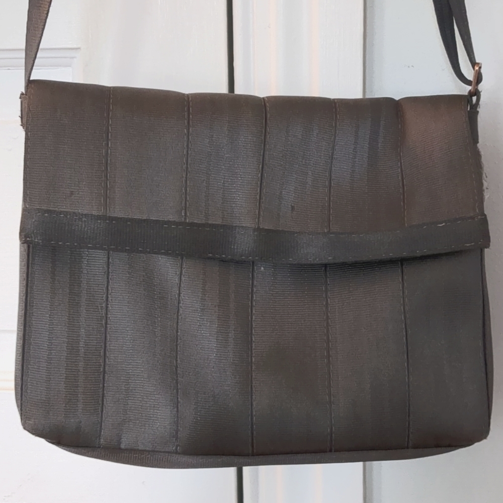 Harvey's seatbelt purse, rare design